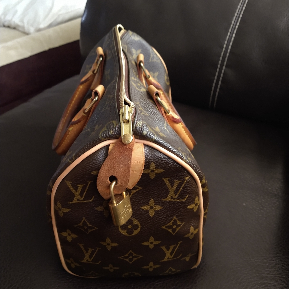 Authentic LV Speedy 25